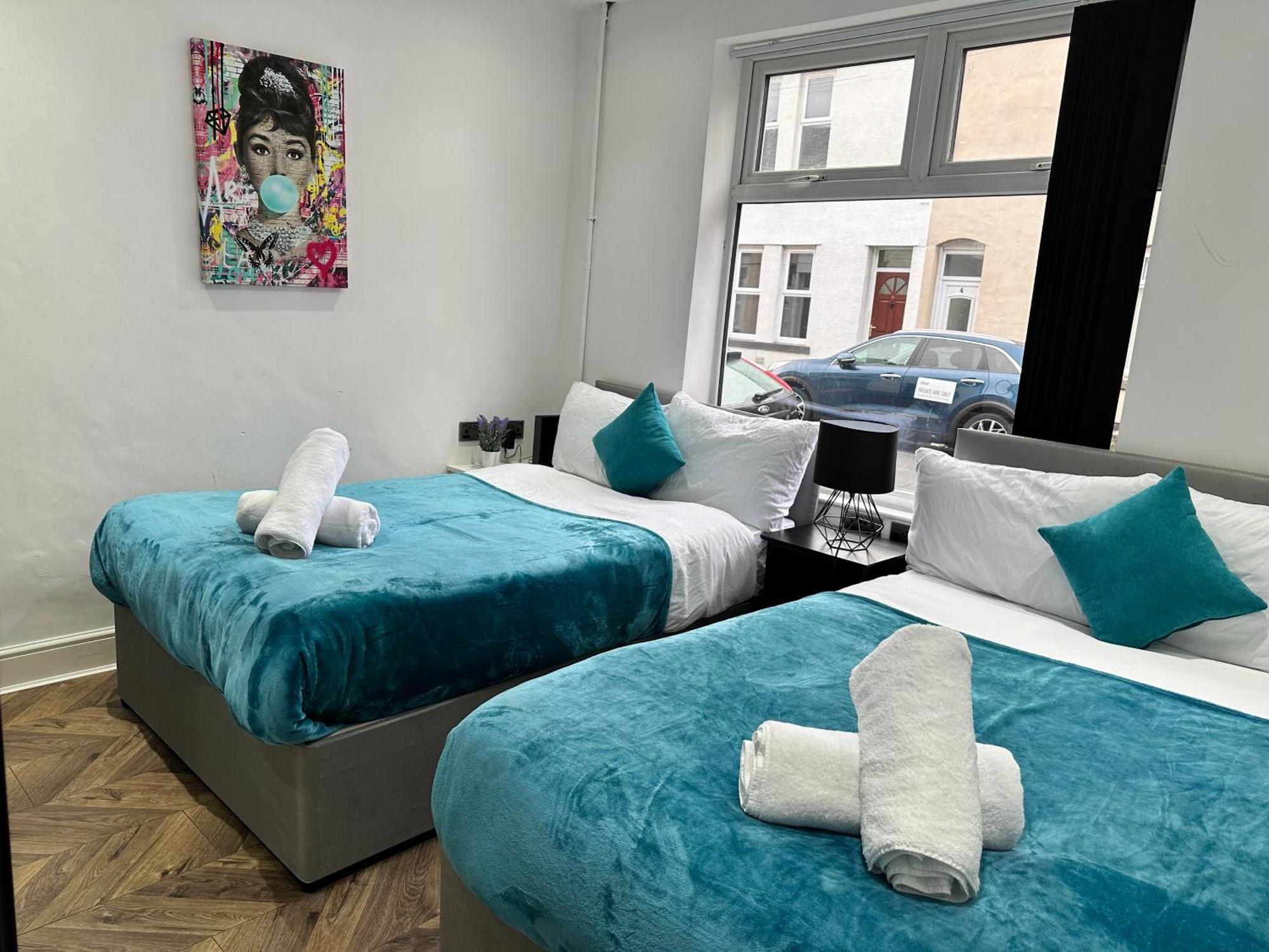 4 Bed 4 Bath House With Free Parking, 5 Mins To Lfc And 15 Mins To Centre * Liverpool